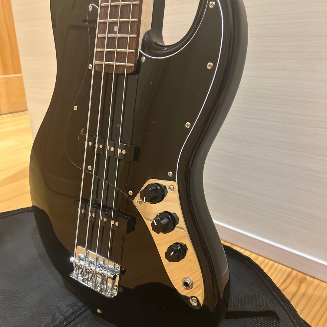 未使用に近い　ブラック　Legendベースギター