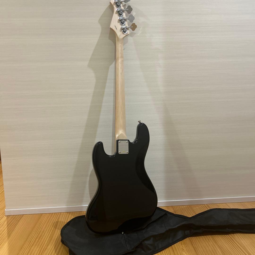 未使用に近い　ブラック　Legendベースギター