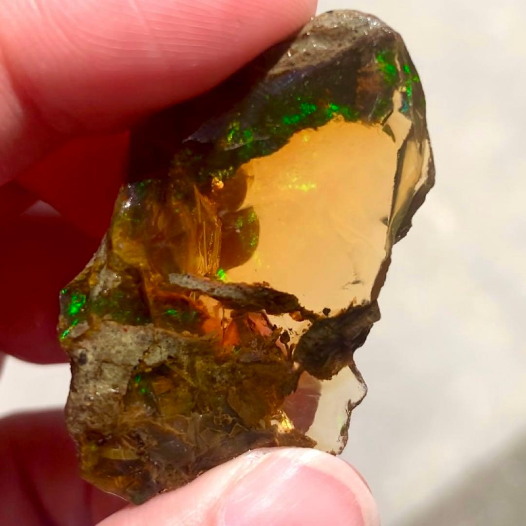 ネオングリーン輝くオレンジイエローオパール66ct