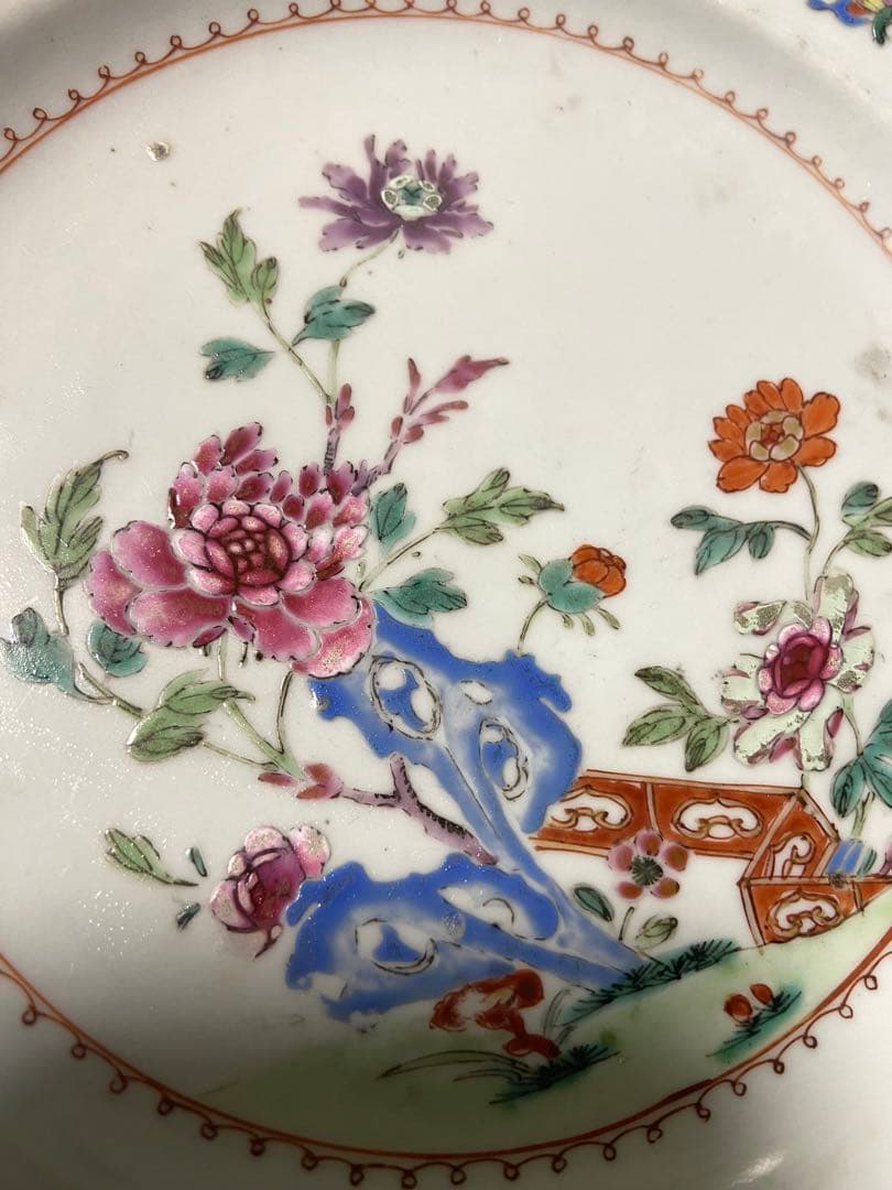 中国古美術品　清の乾隆時代　粉彩草花文皿　本物保証　23cm