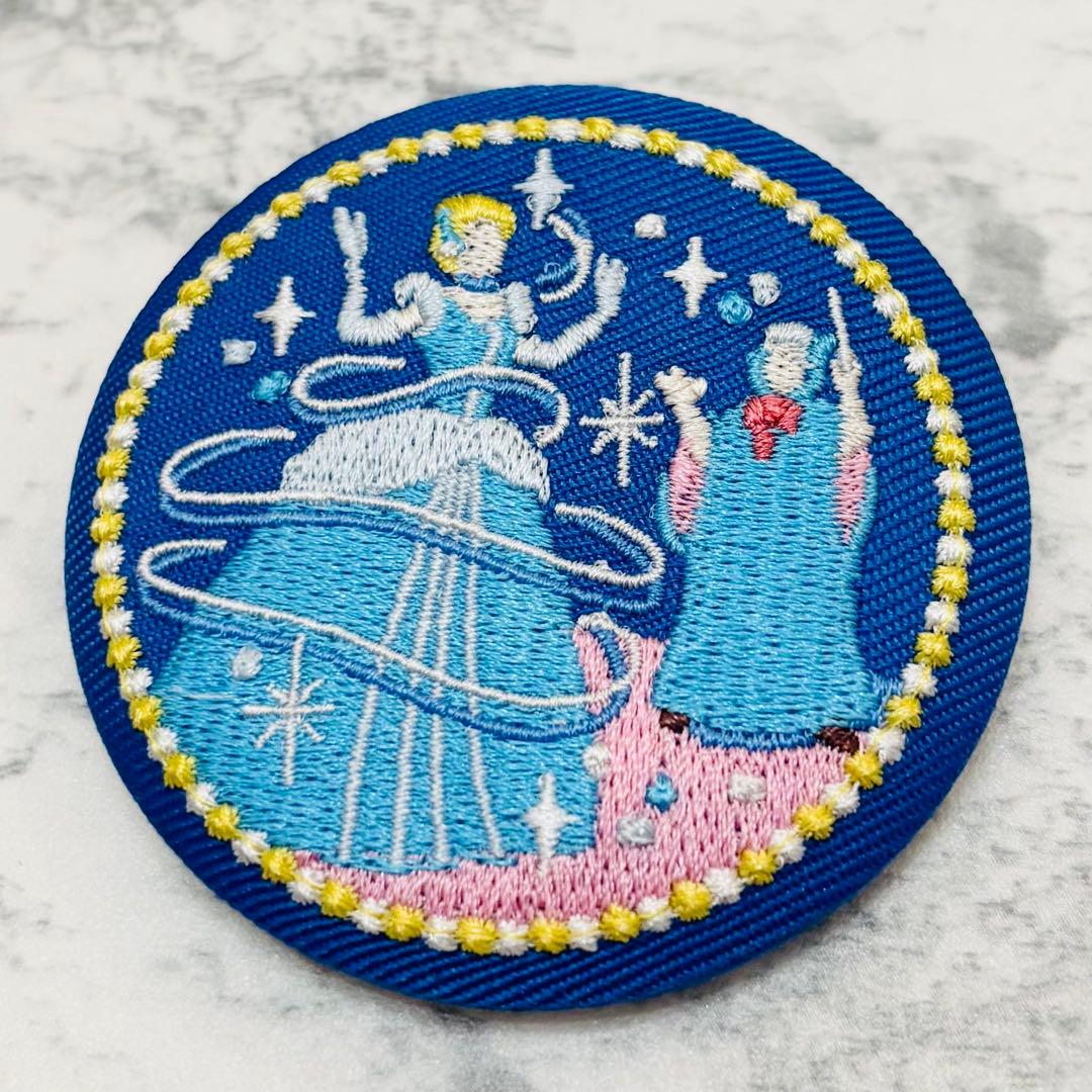 ディズニー 刺繍缶バッジ