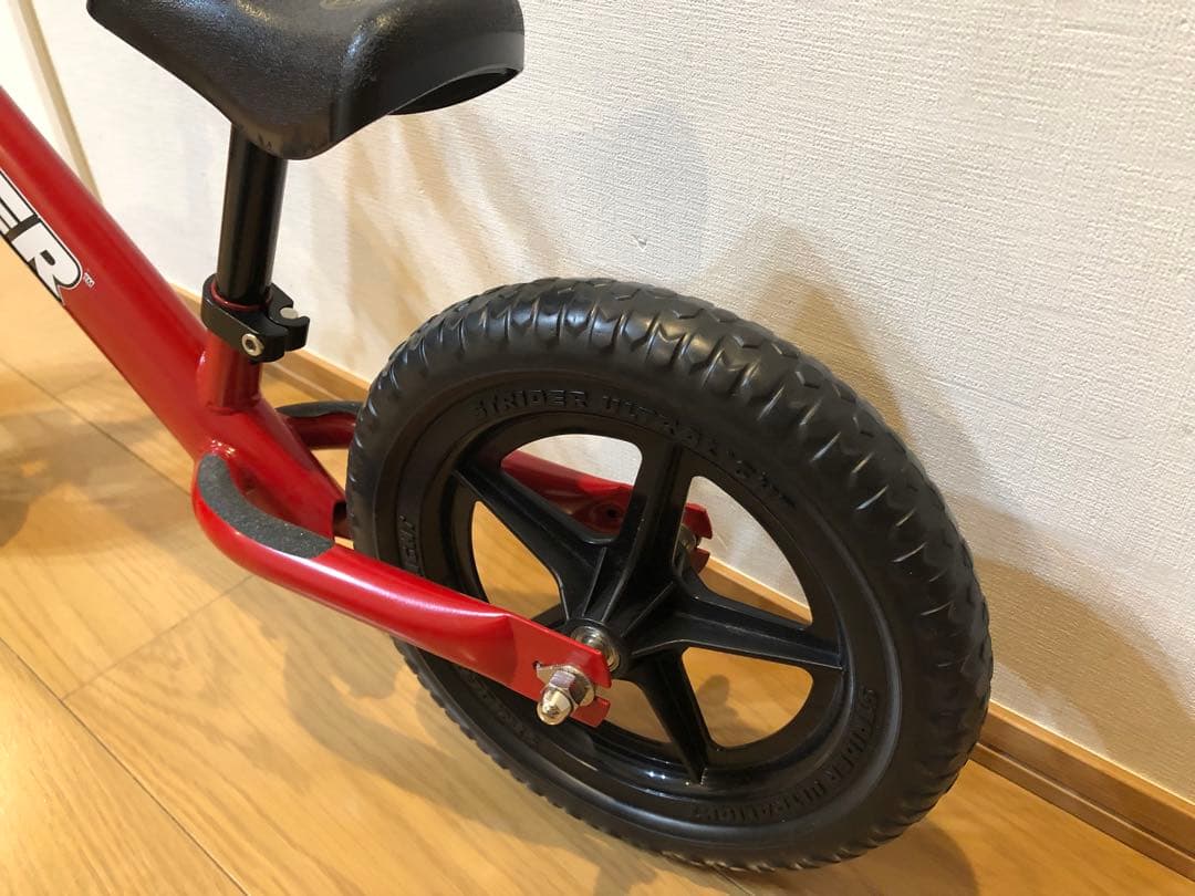 【美品】　室内使用のみ！ストライダー STRIDER　12インチ　赤レッド