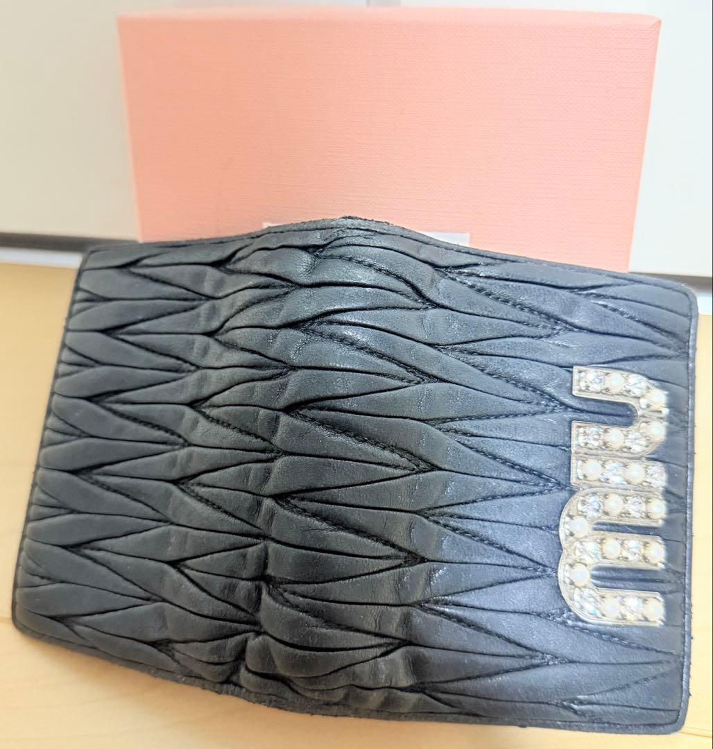 【正規品】MIU MIU(ミュウミュウ) パールロゴ 三つ折り財布 ブラック