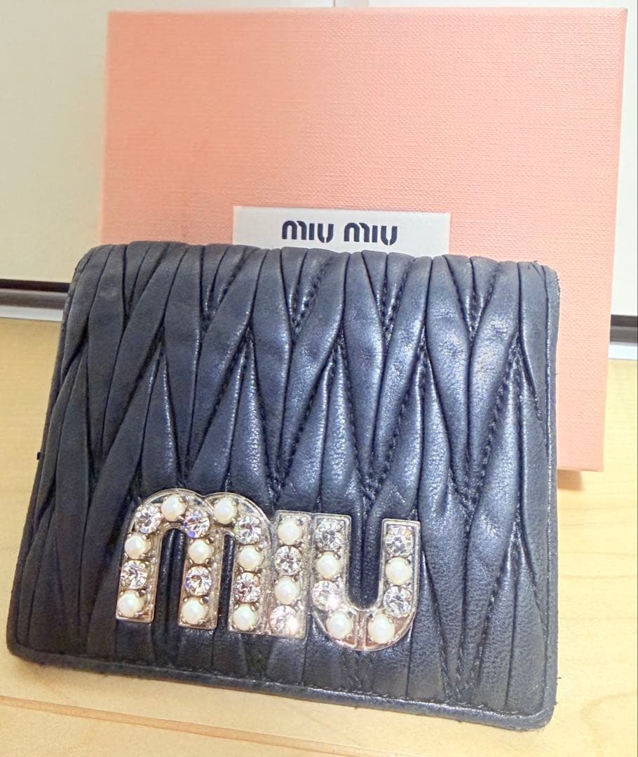 【正規品】MIU MIU(ミュウミュウ) パールロゴ 三つ折り財布 ブラック