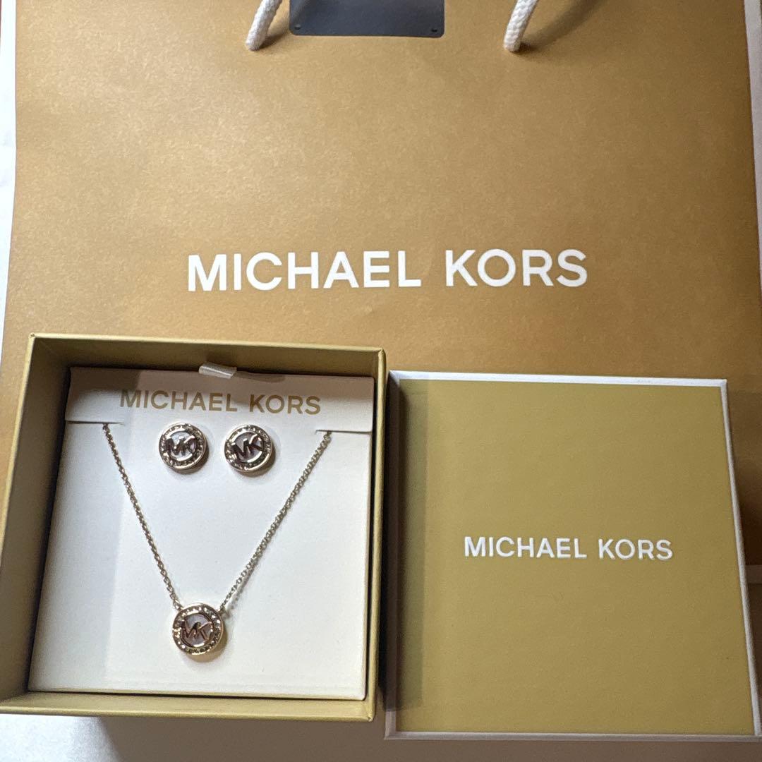 MICHAEL KORS ネックレスとピアスのセット