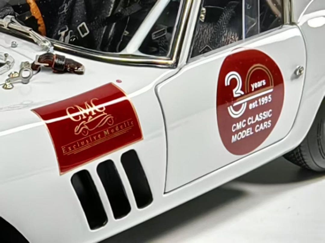 新品 CMC 1/18 フェラーリ 250 GTO 30周年記念モデル ミニカー