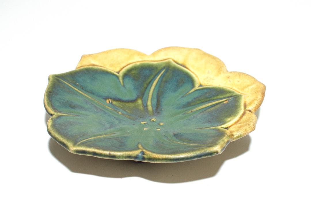 江戸後期 黄瀬戸 重ね桔梗 三足皿