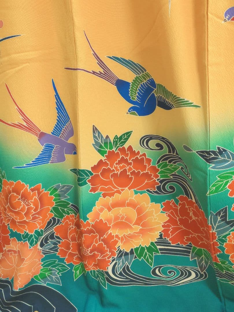 華やかなひ振袖 花柄・鳥柄、
