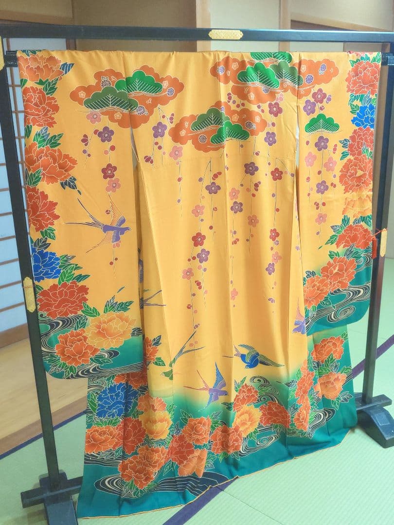 華やかなひ振袖 花柄・鳥柄、