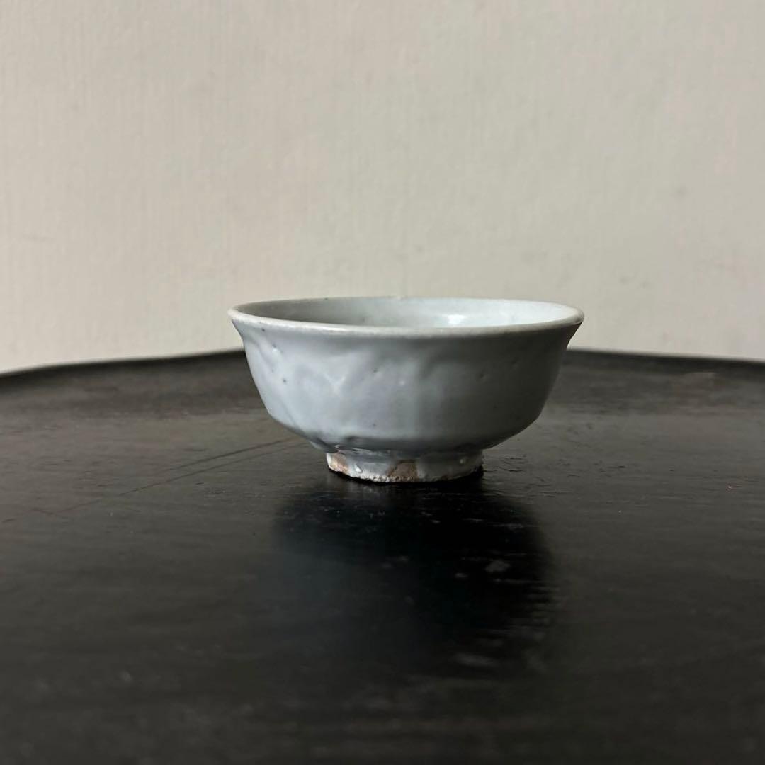 李朝盃　白磁　堅手　ぐい呑み　骨董　アンティーク.古美術.骨董.酒器.韓国骨董.