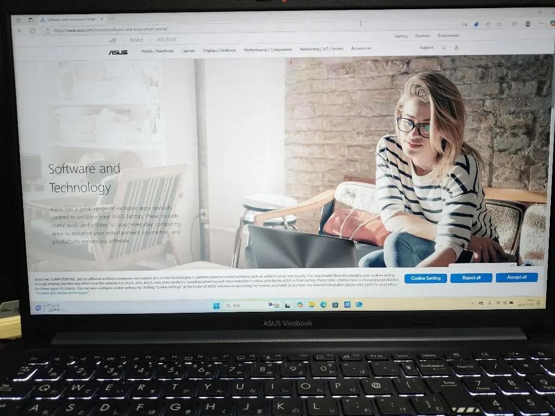 Asus vivobook X1704VA 17.3型ディスプレイ