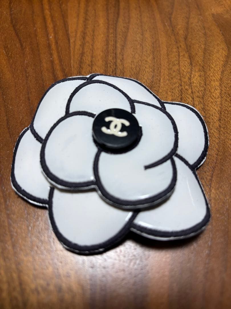 CHANEL 　シャネル　カメリア　ブローチ　白　ココマーク