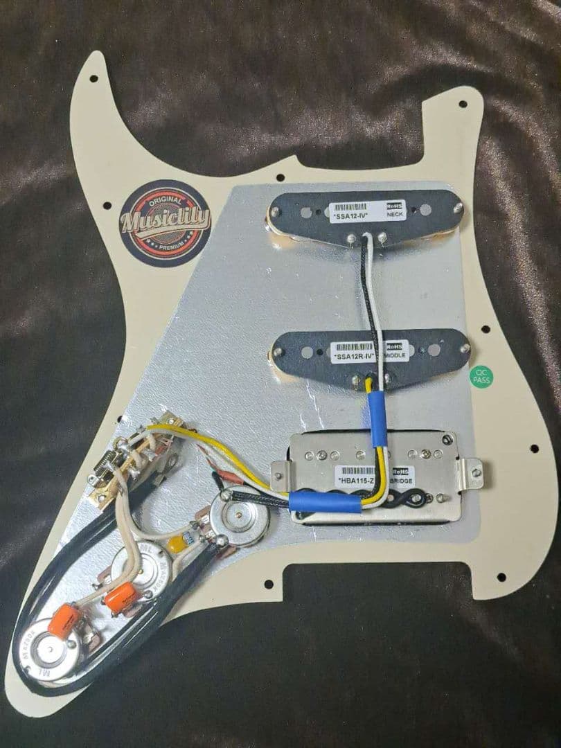 エグゼビア　ストラトキャスターSSHアセンブリ Fenderストラトクラシ