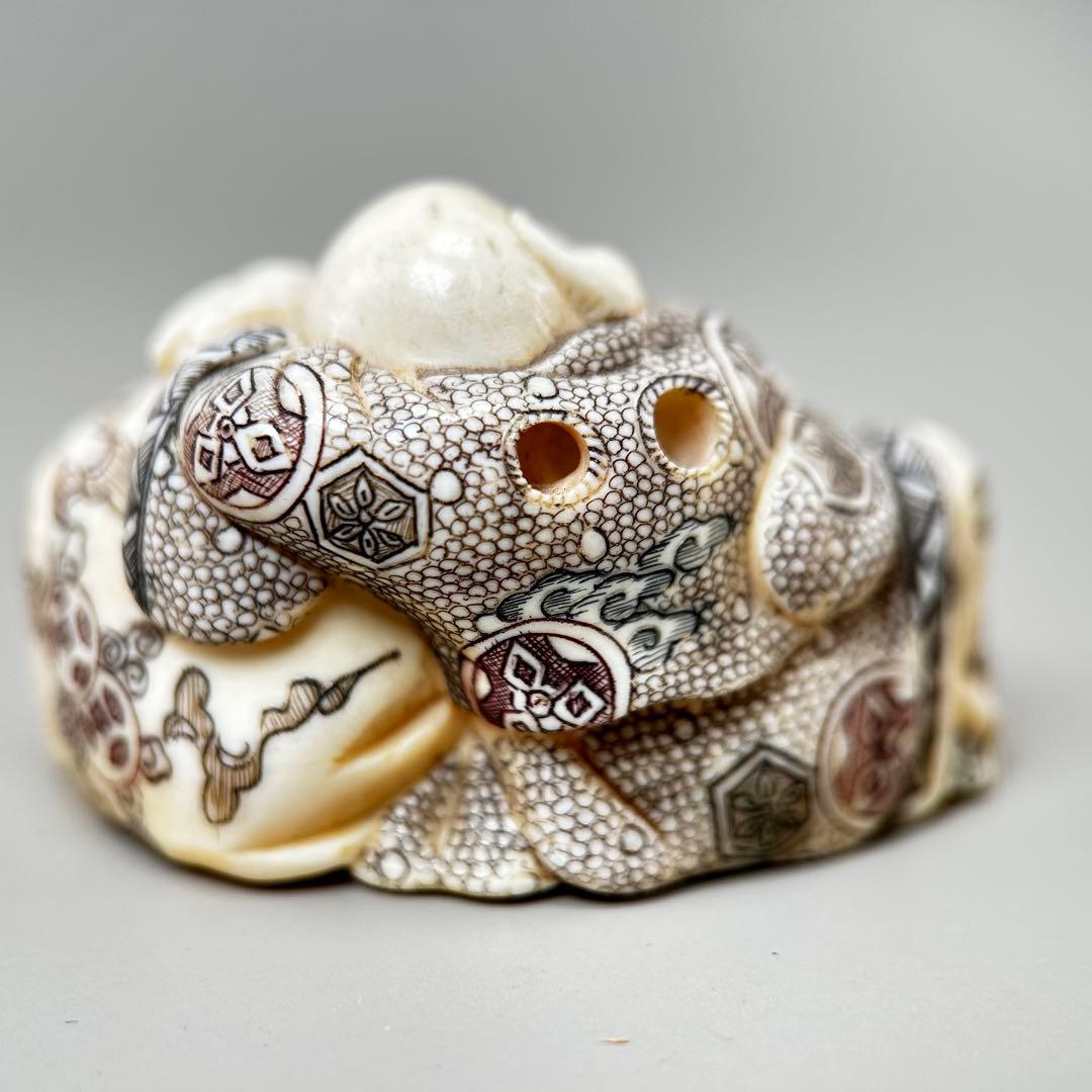 寄り添う人物の彫刻極上　根付　天然素材アンティーク骨董　飾り物古美術置物細密細工