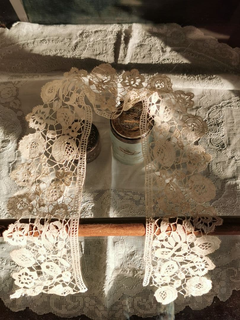 アンティーク19世紀オリジナル状態 繊細で優美なホニトンレース付け襟 ボビン手編