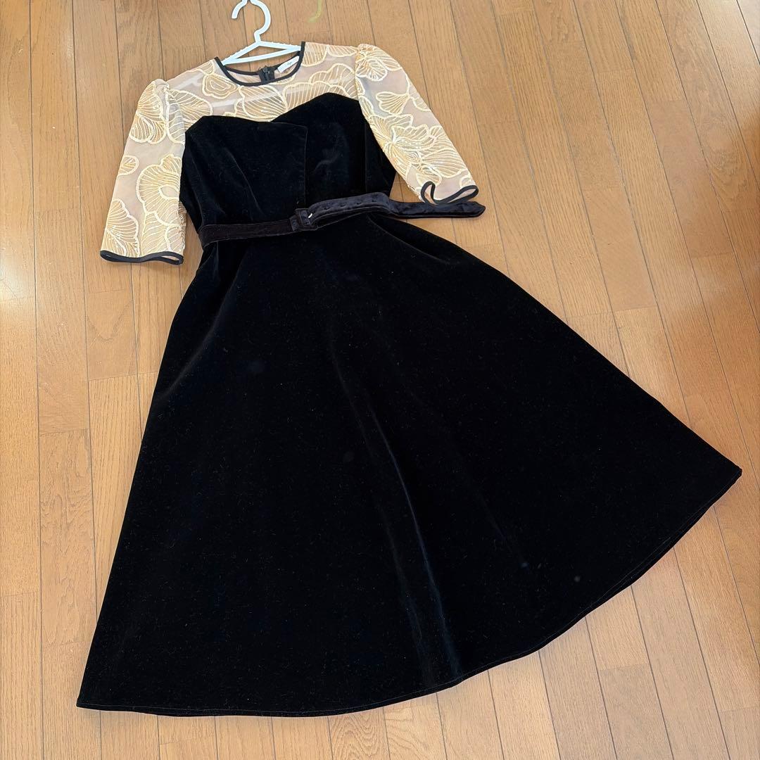 Leja オケージョンドレス　ベロア　ウエストベルト付 花柄レース　キラキラ刺繍