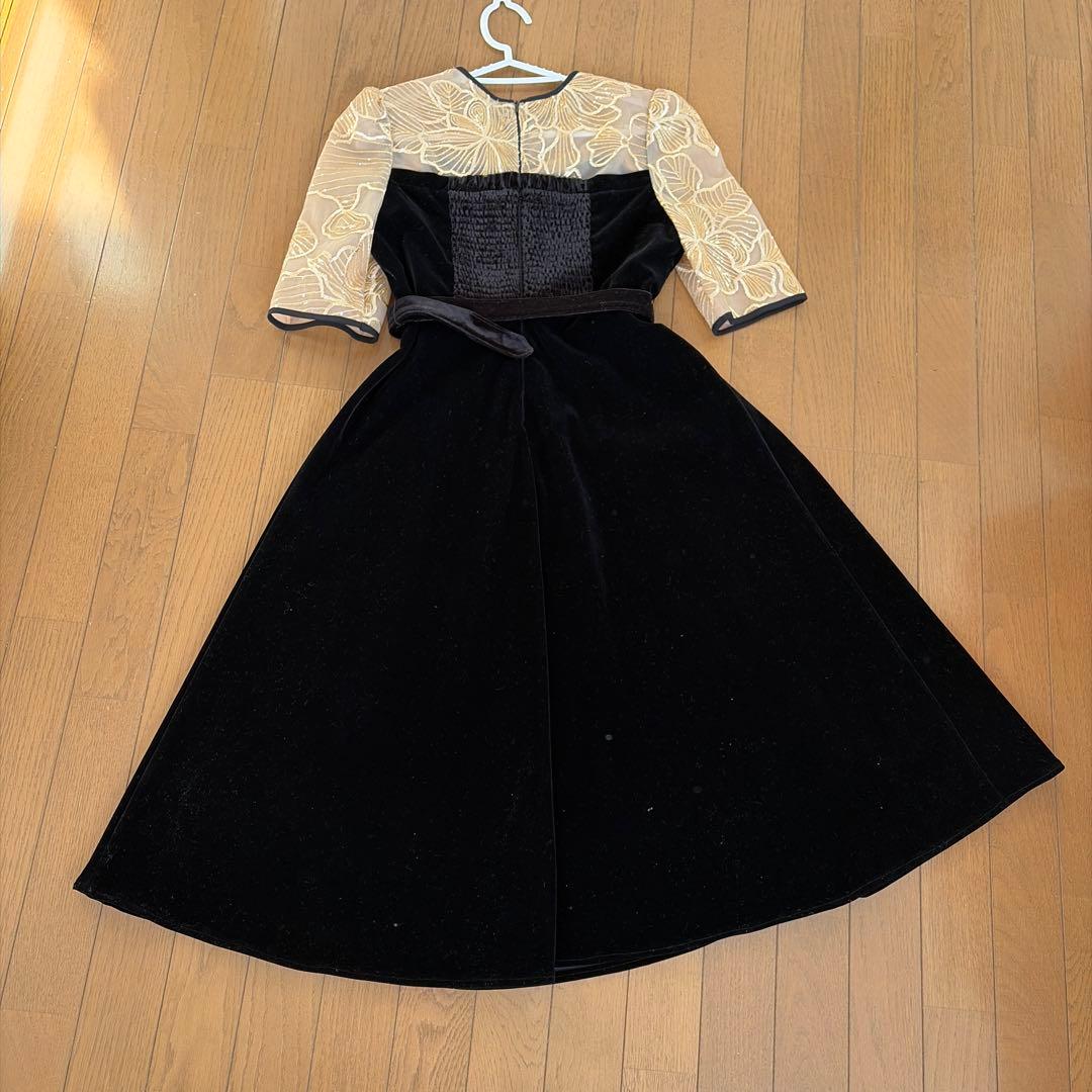 Leja オケージョンドレス　ベロア　ウエストベルト付 花柄レース　キラキラ刺繍