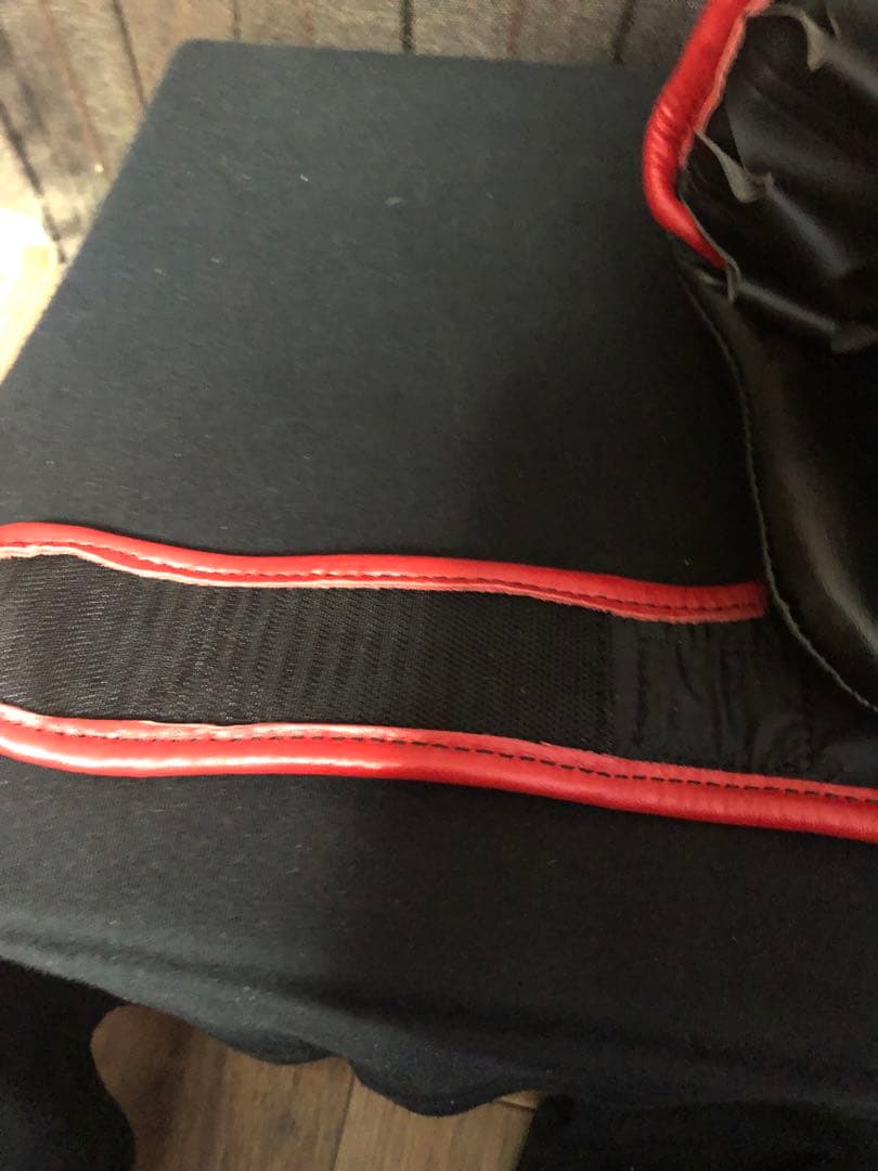 ISAMI パウンドグローブS 黒/赤