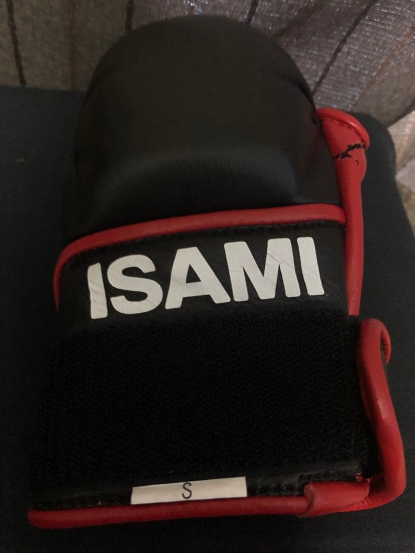 ISAMI パウンドグローブS 黒/赤
