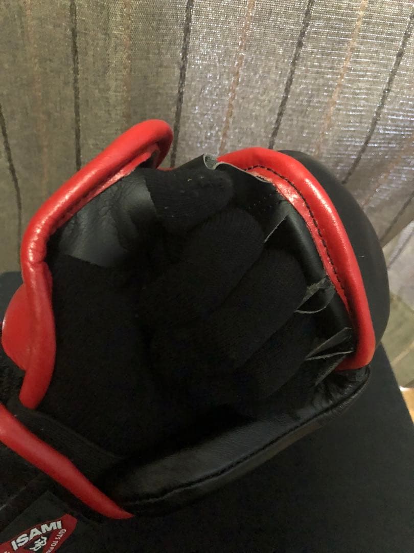 ISAMI パウンドグローブS 黒/赤
