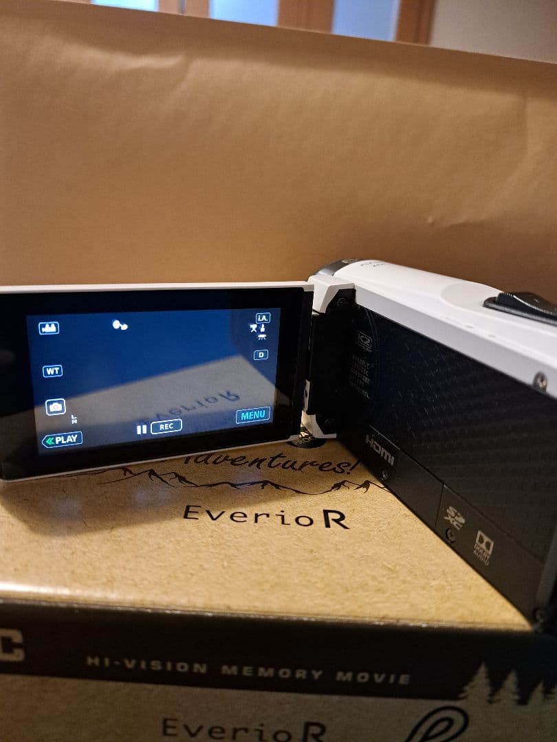 JVC EverioR ホワイト QUAD PROOF