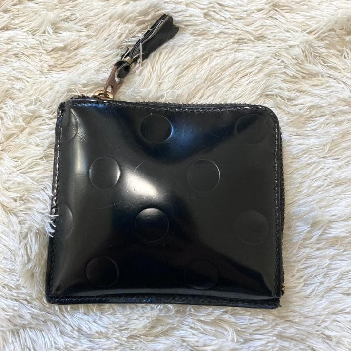 【コムデギャルソン】 ポルカドットエンボスL字ラウンドファスナー財布・ブラック黒