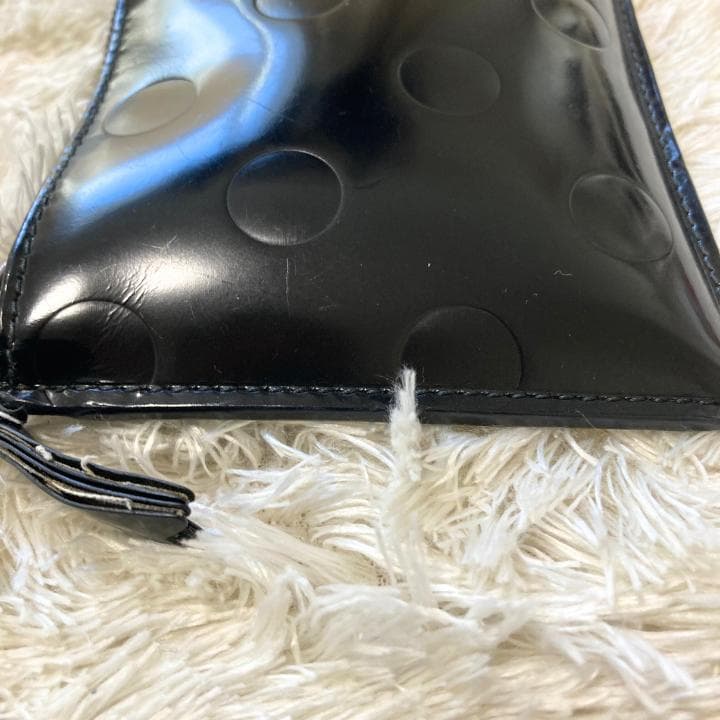 【コムデギャルソン】 ポルカドットエンボスL字ラウンドファスナー財布・ブラック黒