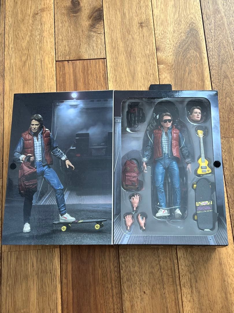 NECAバック・トゥ・ザ・フューチャー マーティ・マクフライ フィギュア