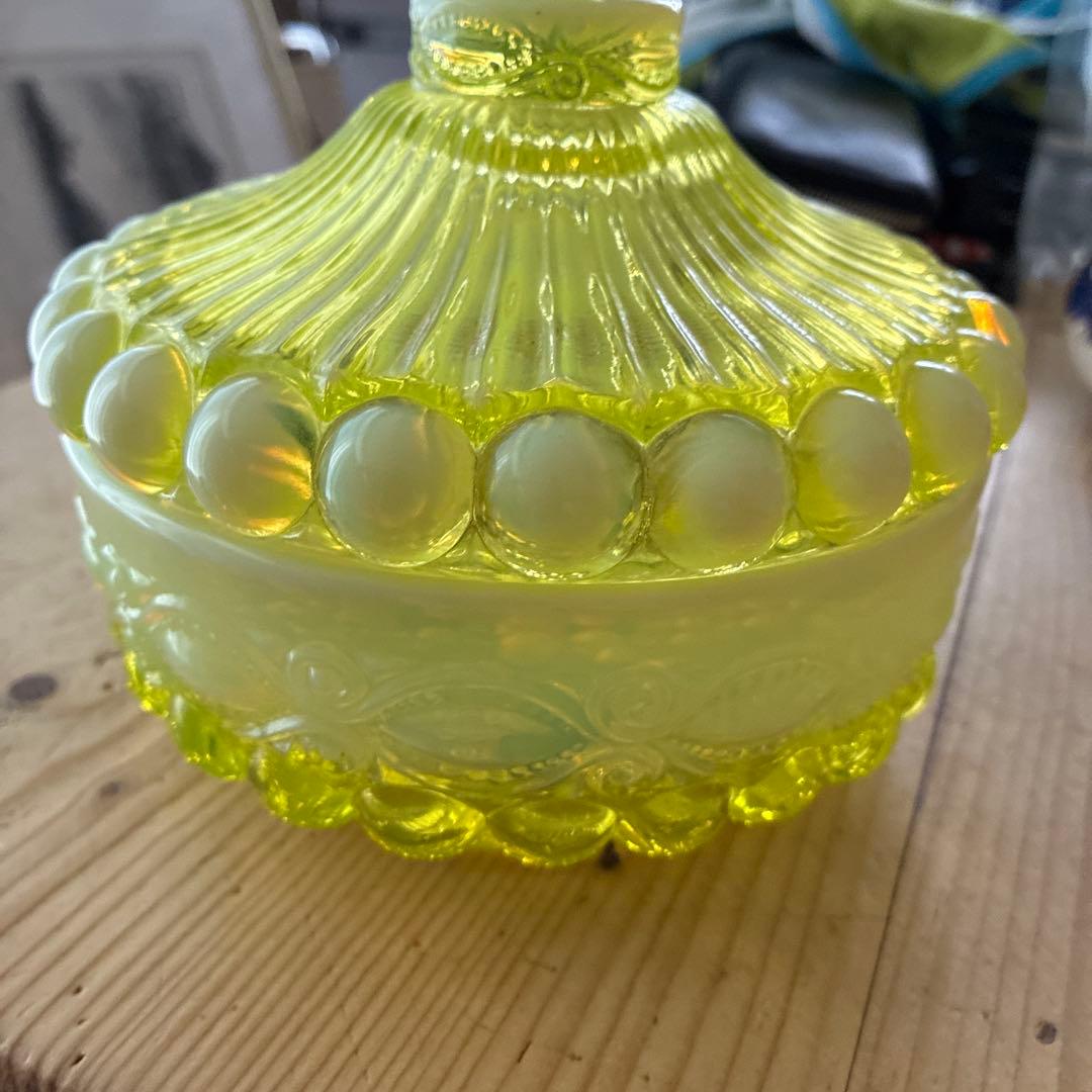 オパールセントガラス　カナリアイエロー　大型トリンケット　花瓶