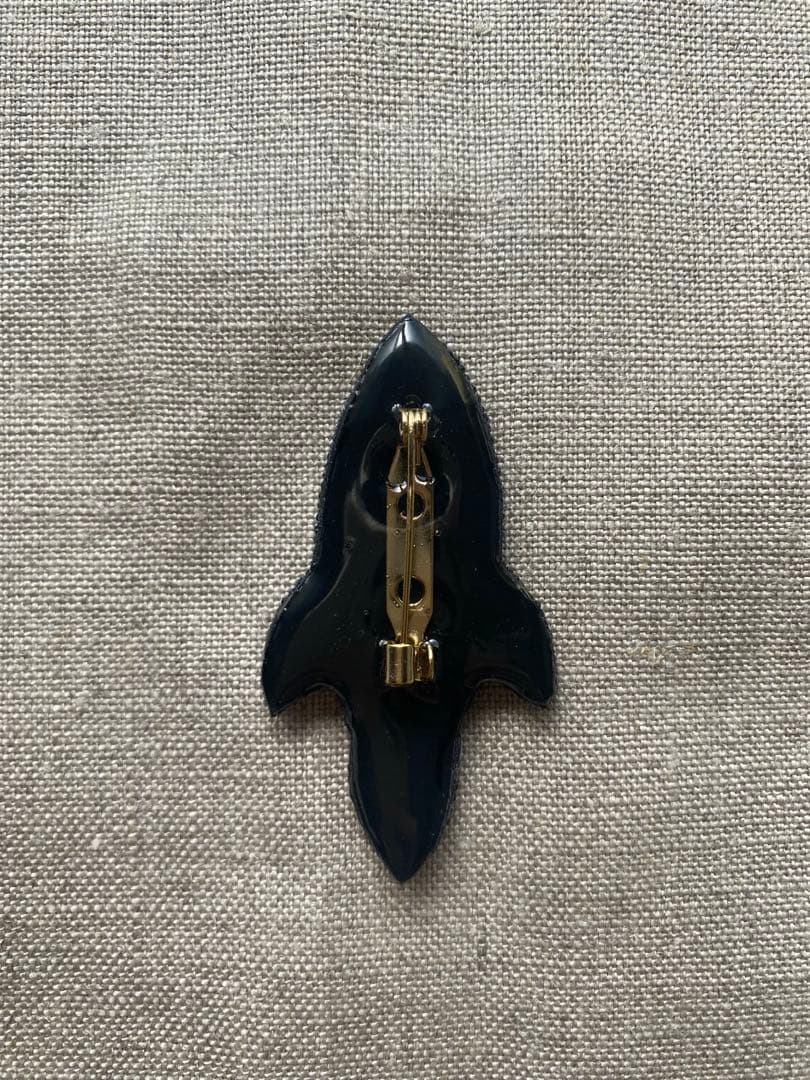 【あい】オートクチュールビーズ刺繡　ロケットブローチ、虹ブローチ