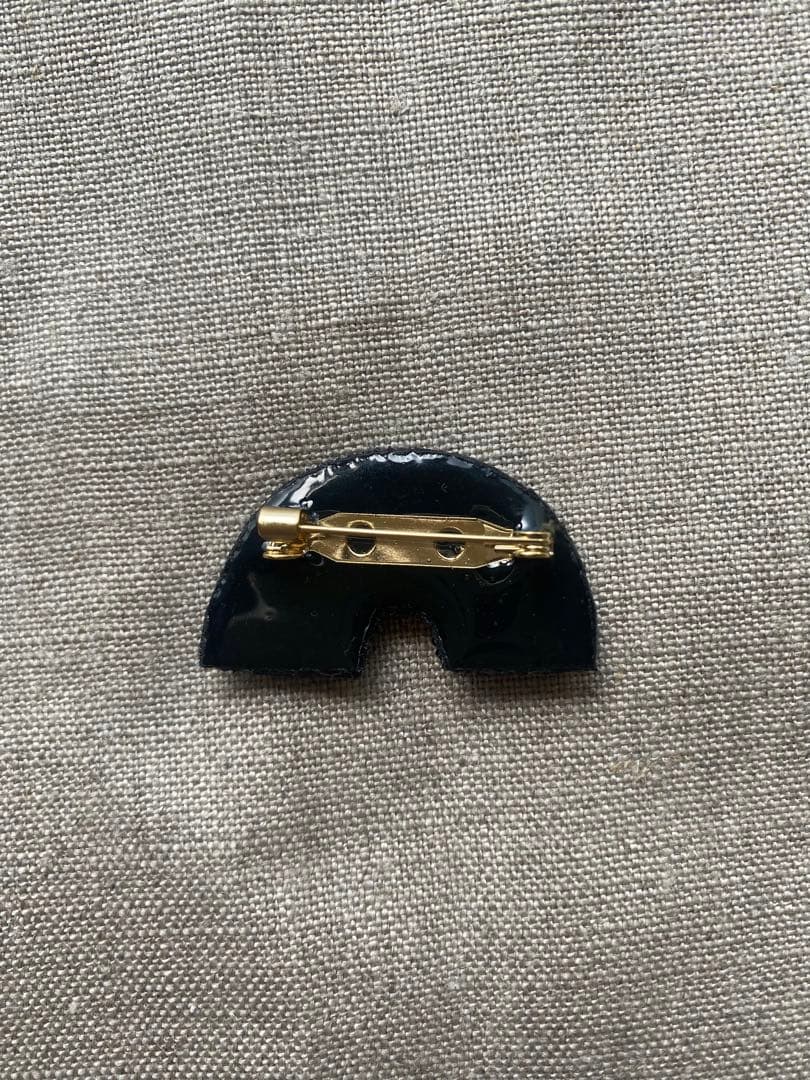 【あい】オートクチュールビーズ刺繡　ロケットブローチ、虹ブローチ