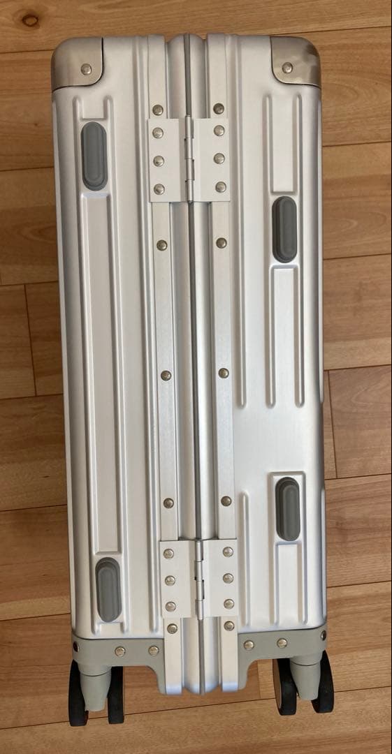 【美品】イノベーター 機内持ち込み対応　シルバー 36L