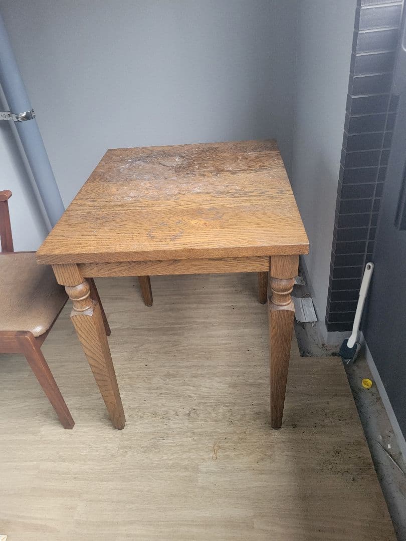 木製ダイニングテーブルと椅子セット