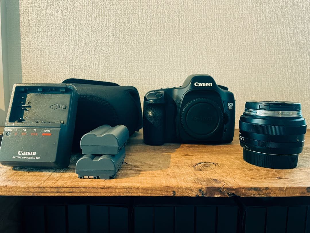 デジタルカメラ Canon EOS 5D & Carl Zeiss Planar 50mm
