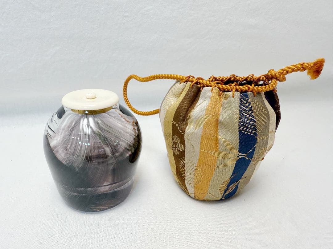 未使用 茶道具 大家具子造 硝子 丸肩衝 茶入 笹蔓緞子 仕覆付き 元箱