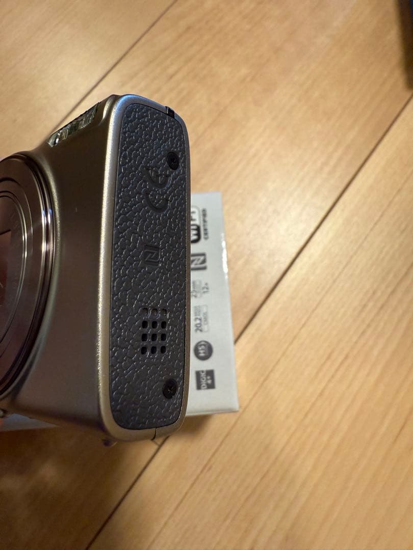 お買い得　【ほぼ新品】Canon IXY650 シルバー