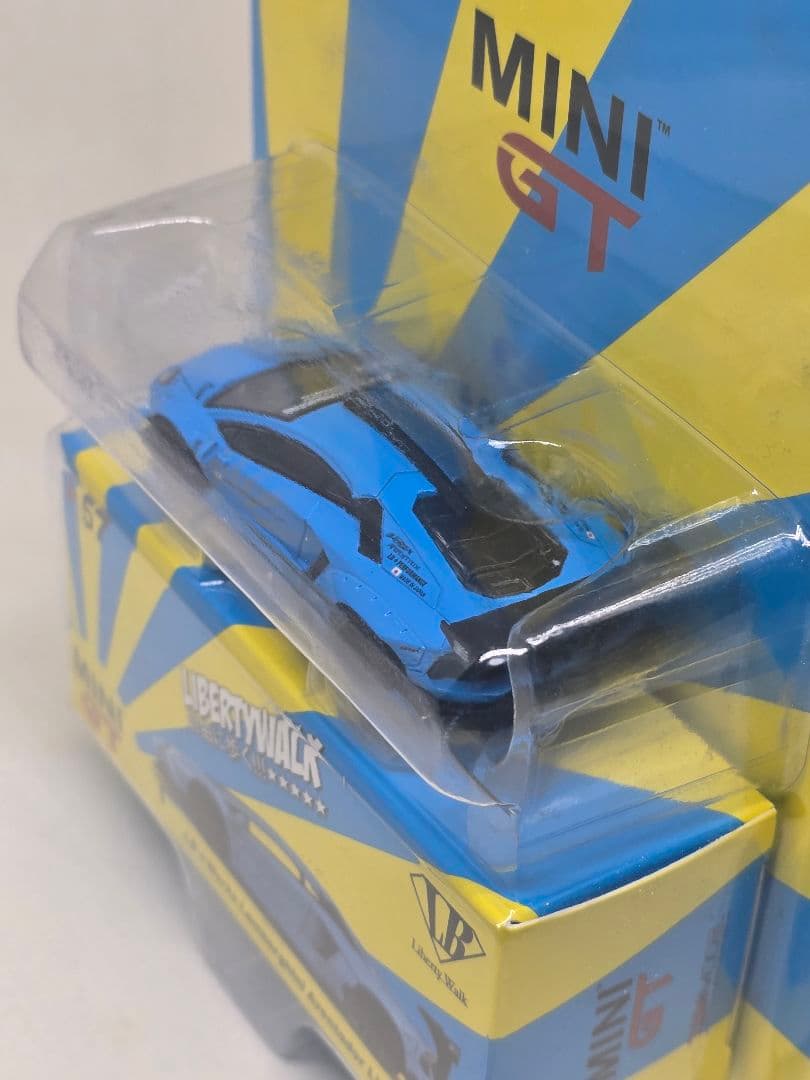 mini-gt ランボルギーニ　アヴェンタドール　LBWK
