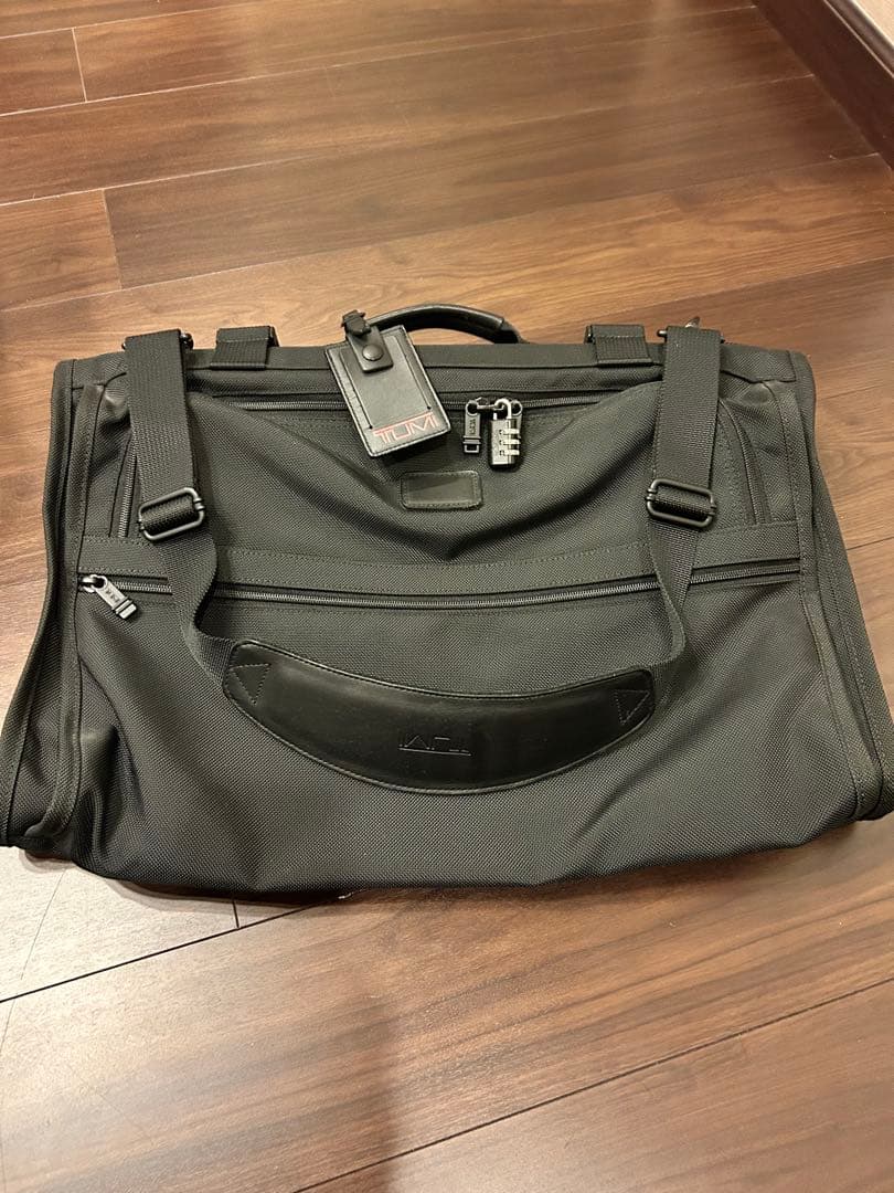 TUMI ガーメントバッグ 三つ折り
