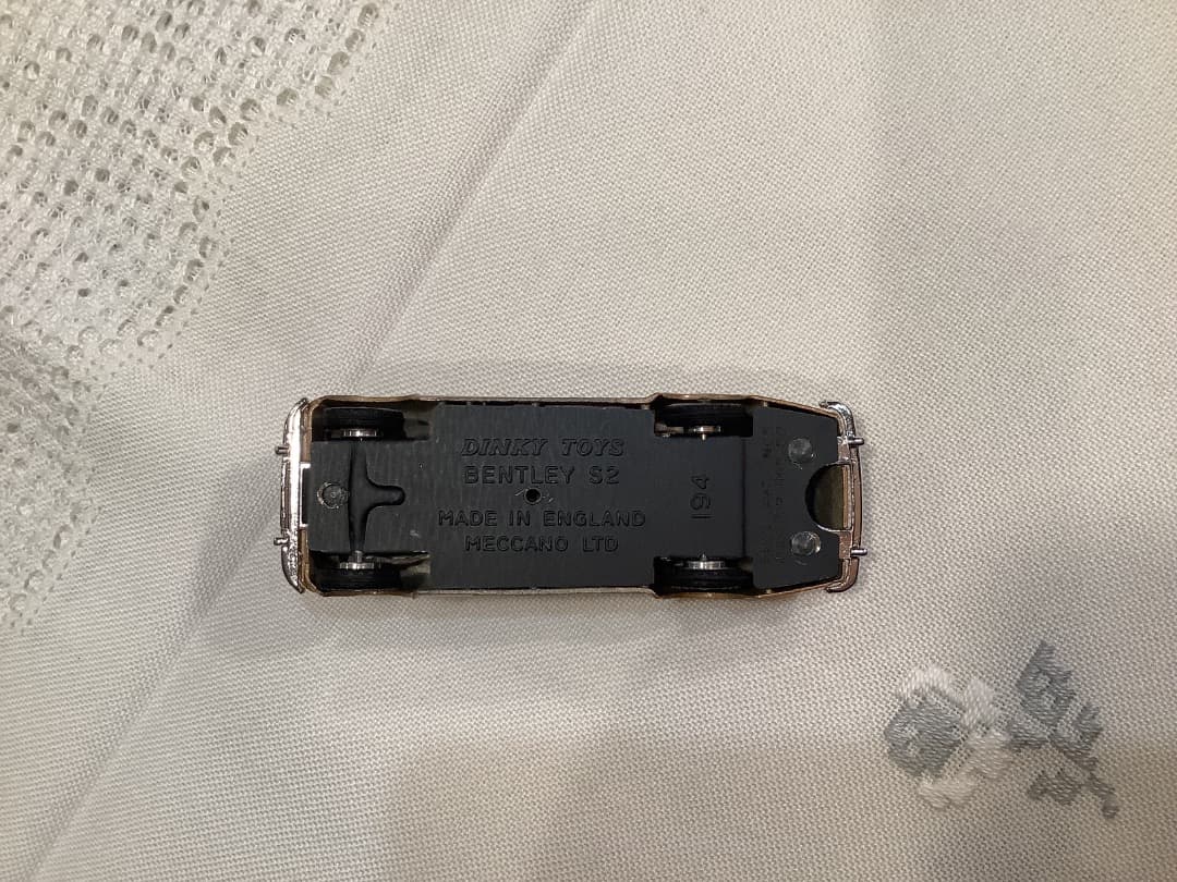 お値下げ！レアカラーDINKY TOYS BENTLEY ミニカー