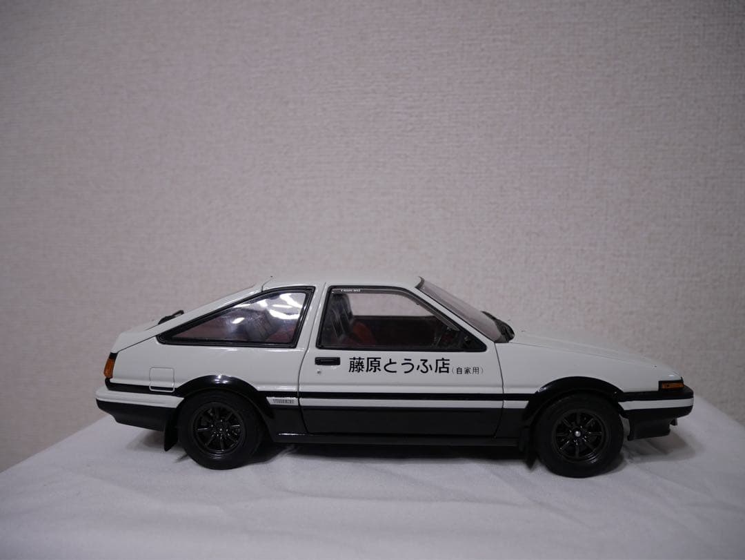 トレノ 1/18スケールミニカー