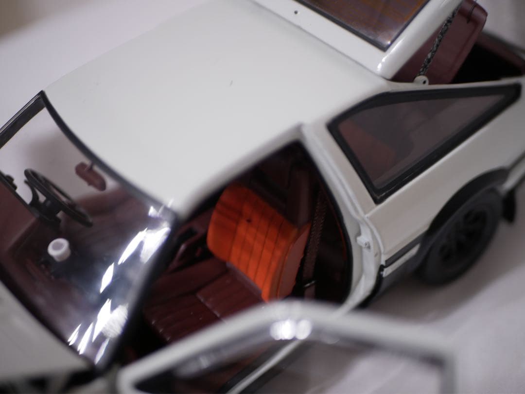 トレノ 1/18スケールミニカー