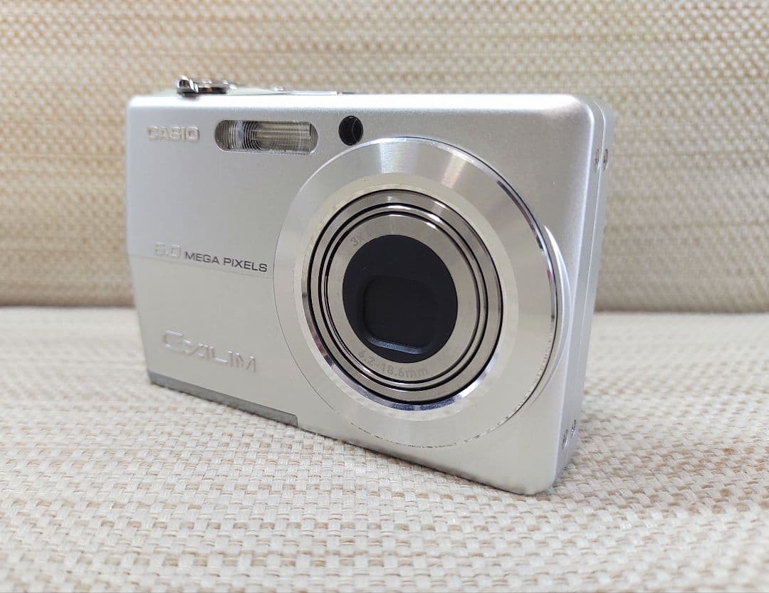 外観美品 CASIO EXILIM EX-Z600 シルバー コンデジ