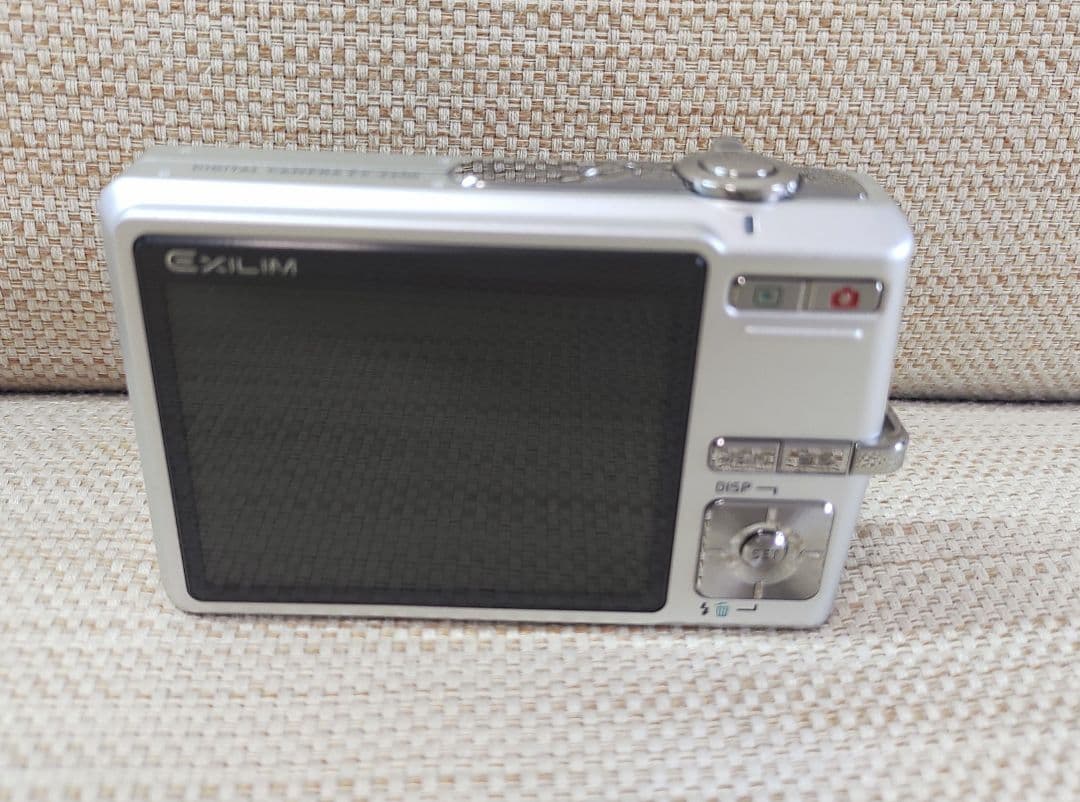 外観美品 CASIO EXILIM EX-Z600 シルバー コンデジ