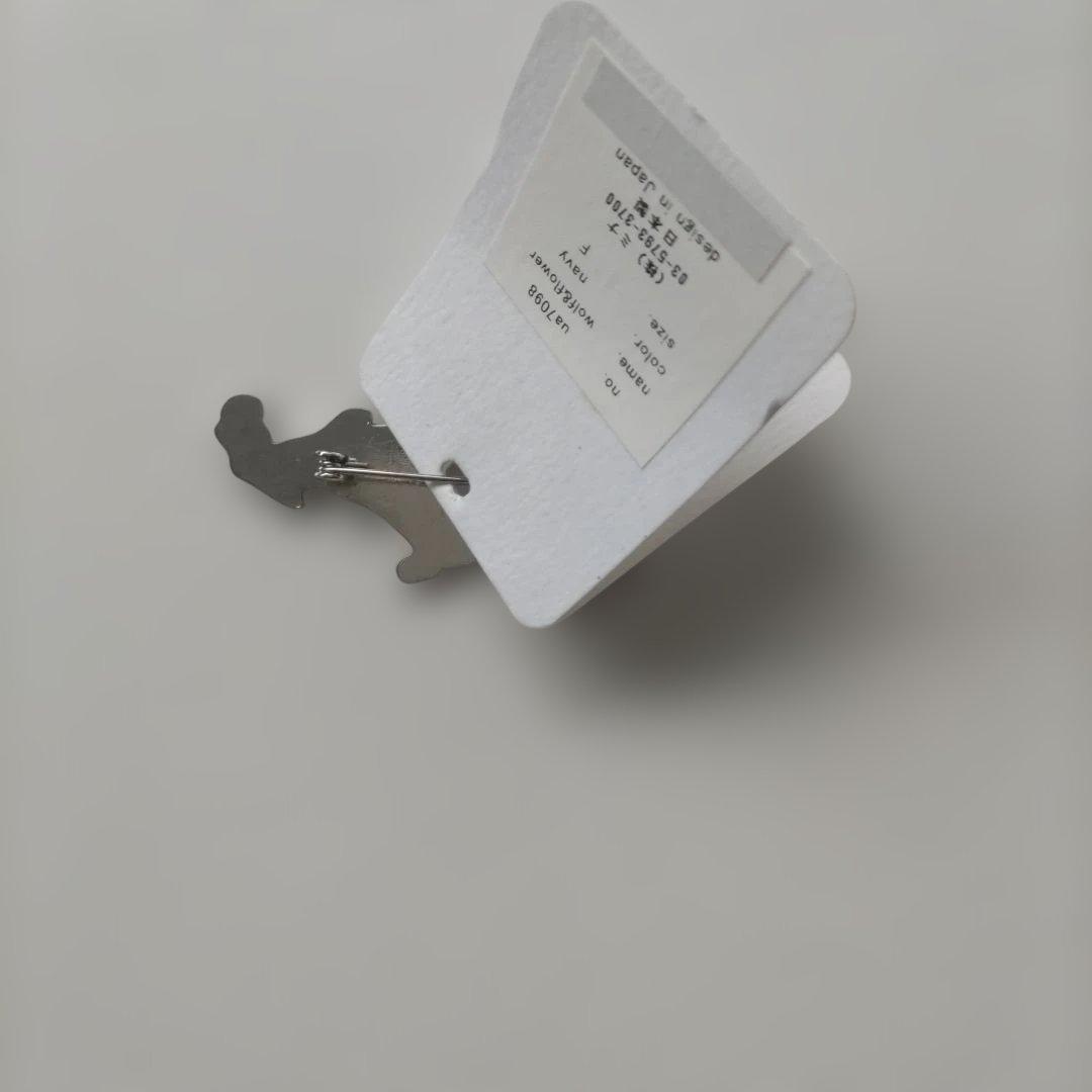 新品　mina perhonen wolf&flower ブローチ