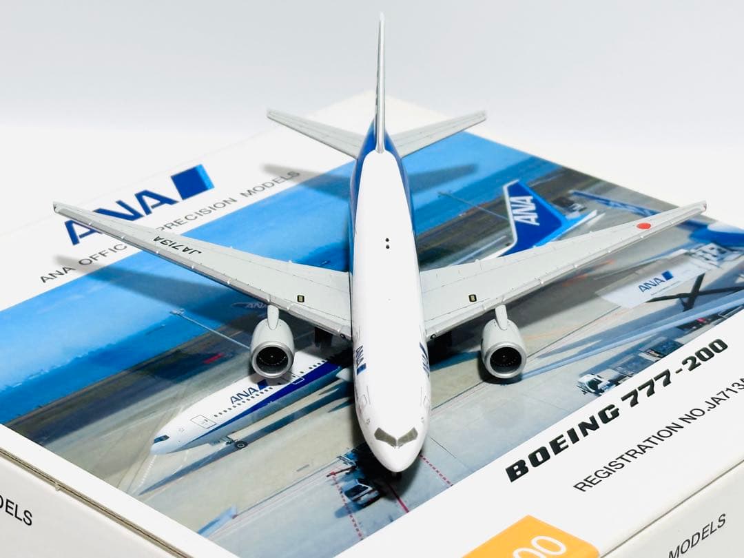 全日空商事 1/400 ANA B777-200 NH40022