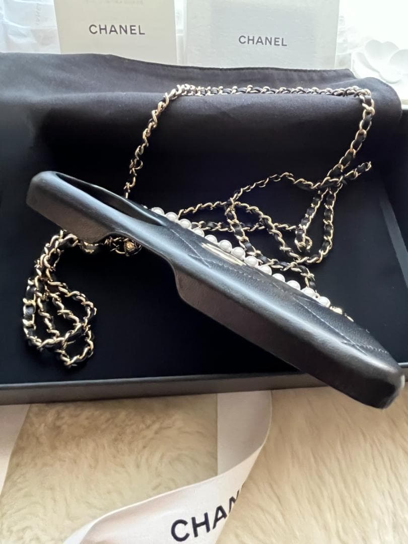 新品未使用 ★CHANEL★チェーン クラッチ iPhone 15Pro ケース