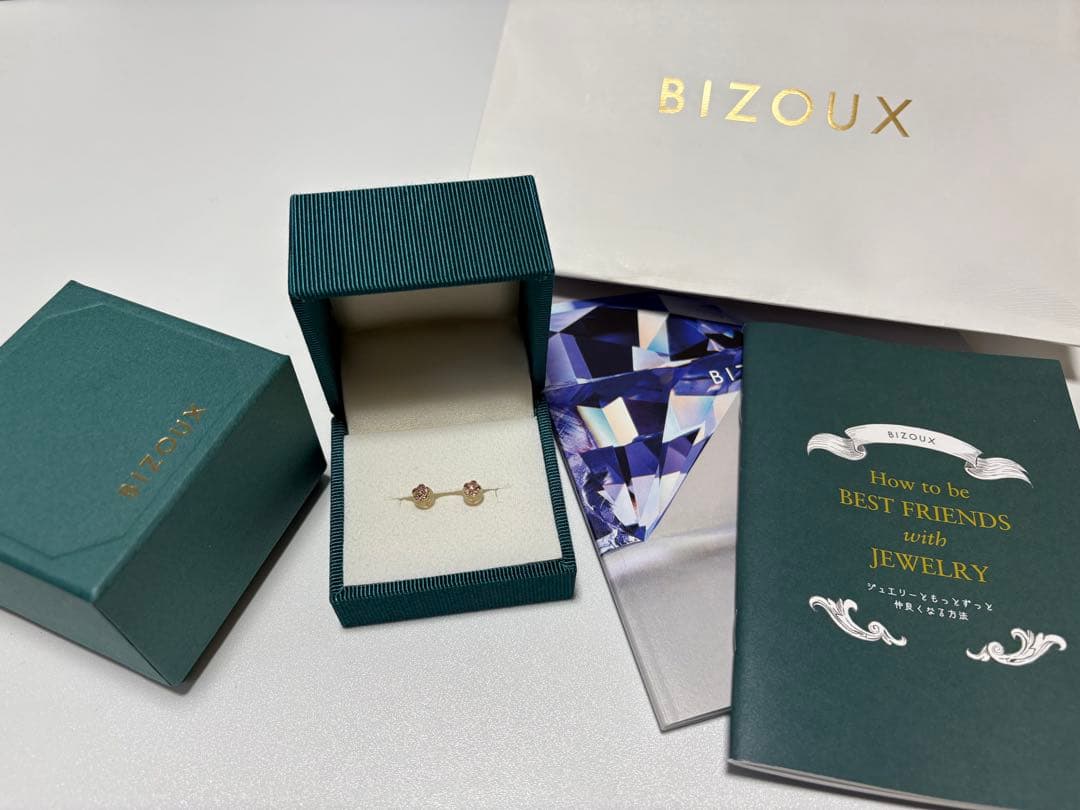 BIZOUX 花モチーフ ピアス18金 (両耳)