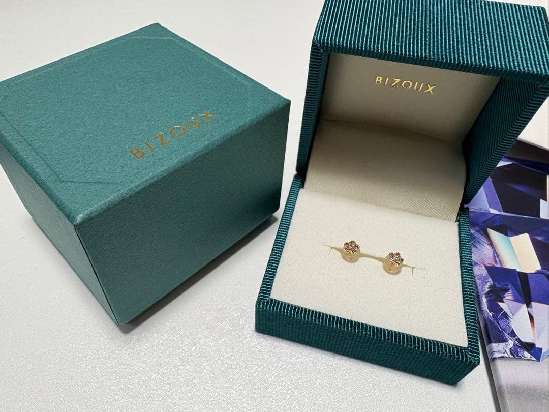 BIZOUX 花モチーフ ピアス18金 (両耳)