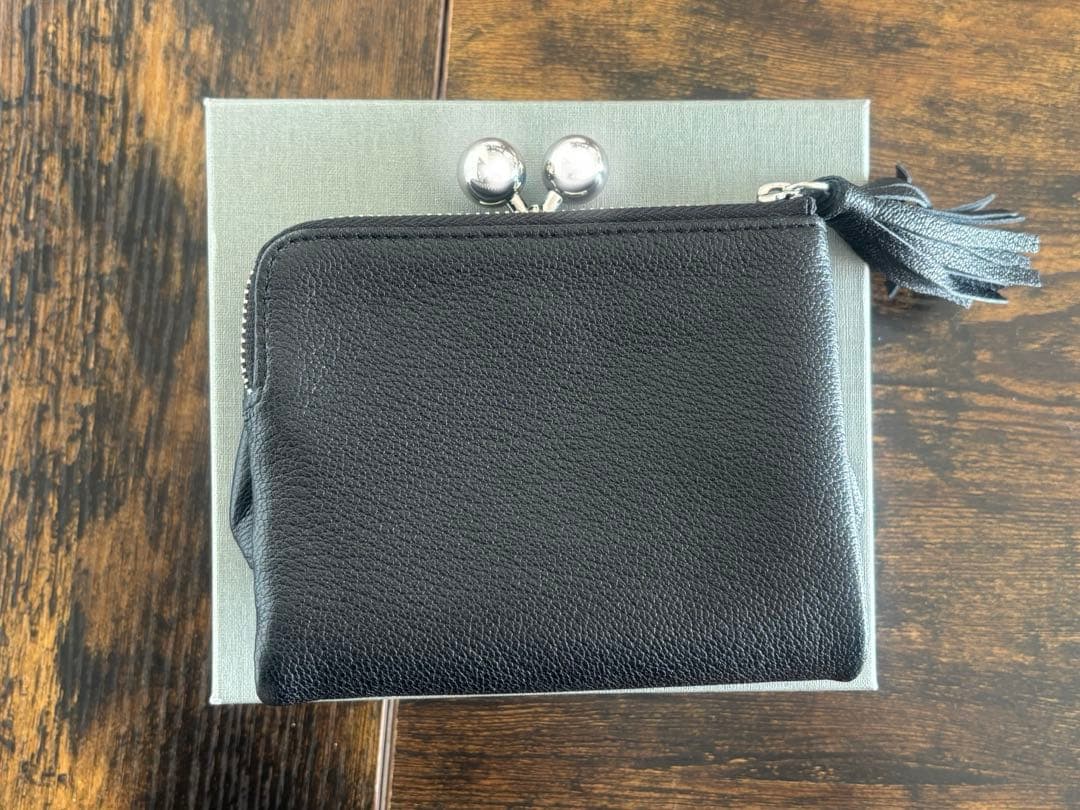 perche（ペルケ）　マルチスタッズがま口二つ折りウォレット （BK）