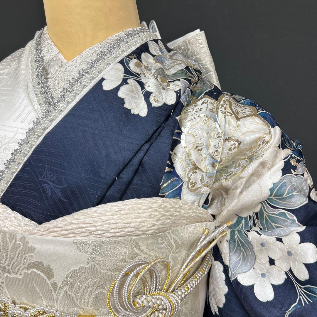 紺地と白の染め分けクールな牡丹の振袖フルセット